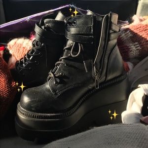 Demonia size 7.5 boots
